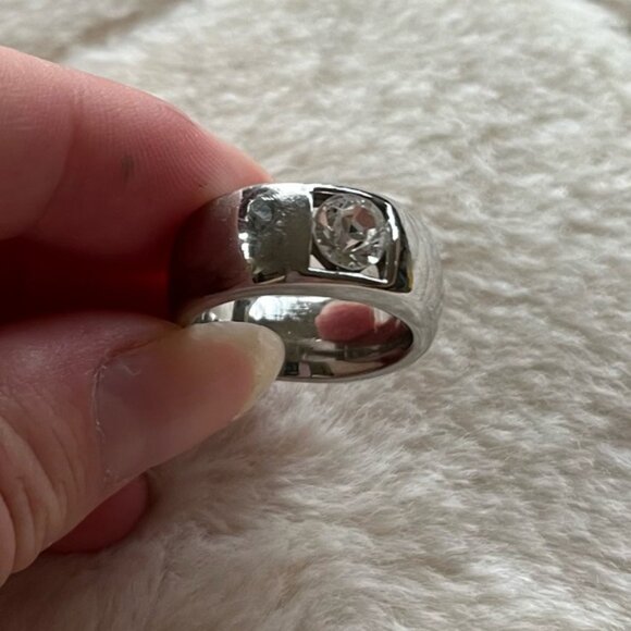 Chunky Silver Tone Statementring with Faux Diamond CZ Jewel - Picture 2 of 3